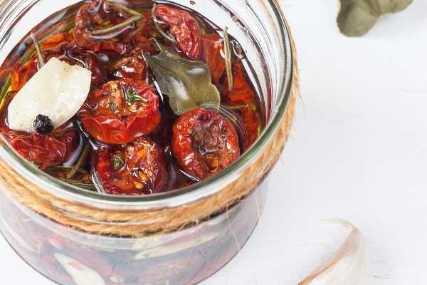 dried tomatoes in oil