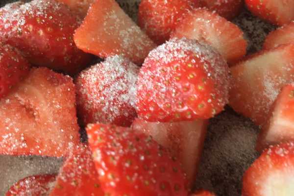 sugaring strawberries